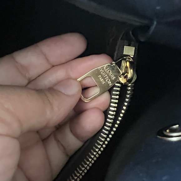 Im selling a barely used neonoe louis vuitton bag - Picture 5 of 12